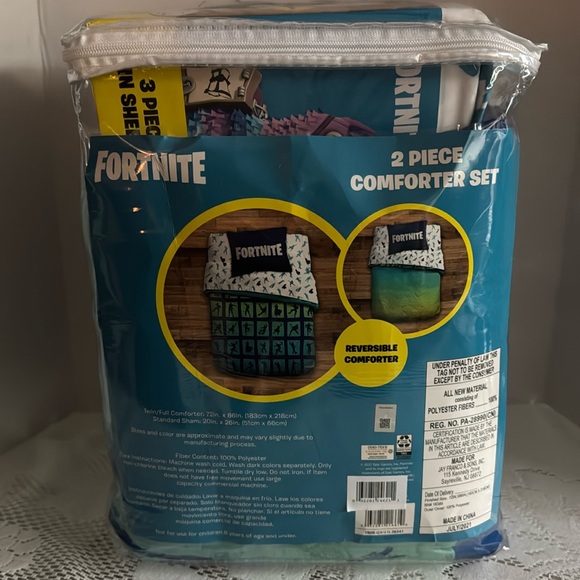 Fortnite Boogie Emote Twin Sheet Set and Reversible Comforter Bedding - Picture 5 of 10